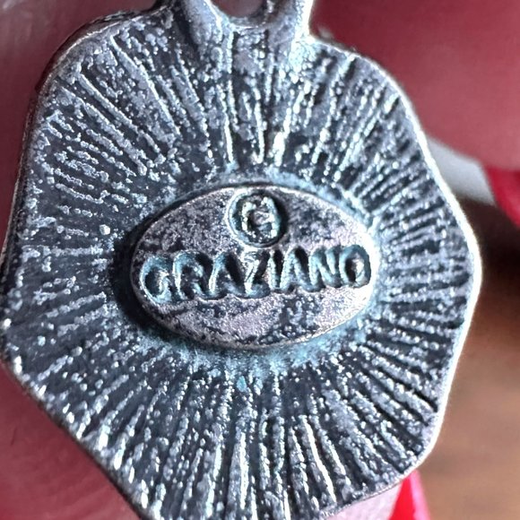 Timeless Elegance: 7 layers R.J. Graziano Pearl Necklace - Picture 6 of 6